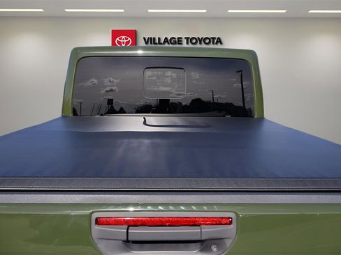 Used 2022 Jeep Gladiator Overland w/ Popular Equipment Package image 28