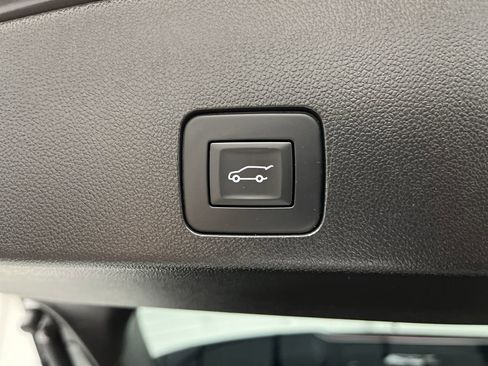 Certified 2025 Buick Encore GX Avenir w/ Avenir Technology Package AWD/4WD image 33