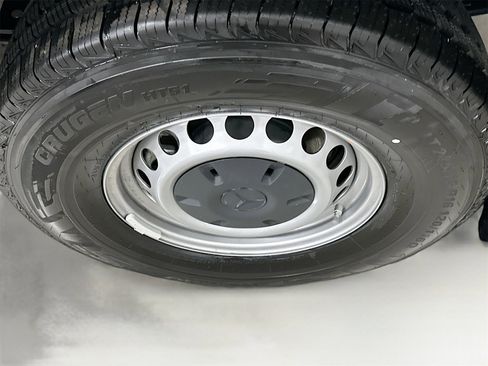 Used 2025 Mercedes-Benz Sprinter 2500 image 11