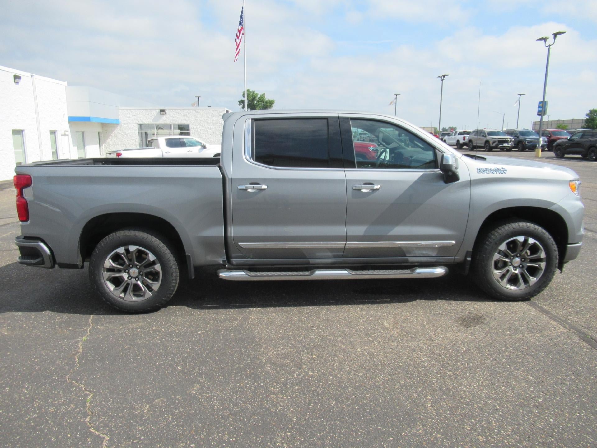 Certified 2025 Chevrolet Silverado 1500 High Country w/ Technology Package AWD/4WD image 4
