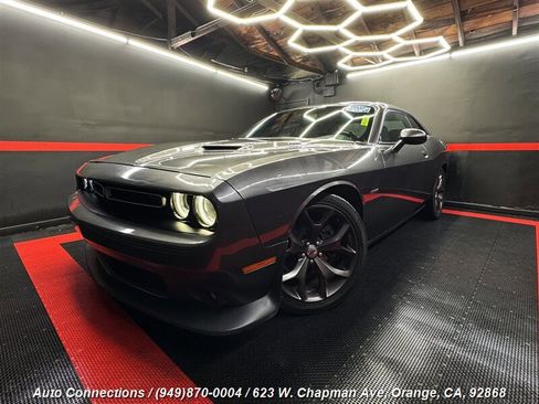 Used 2019 Dodge Challenger R/T image 2