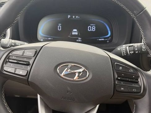Used 2024 Hyundai Venue SEL FWD image 4