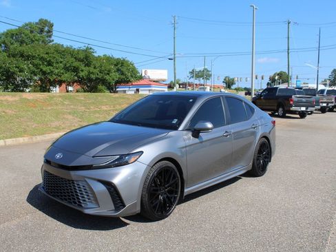Used 2025 Toyota Camry XSE w/ Premium Package FWD image 1