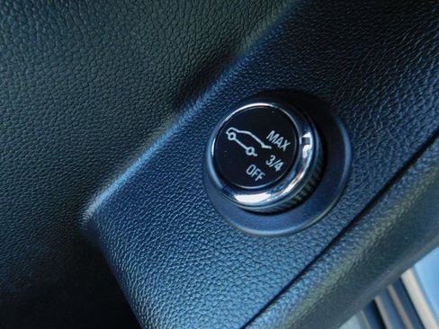 Used 2021 Chevrolet Traverse LT image 33