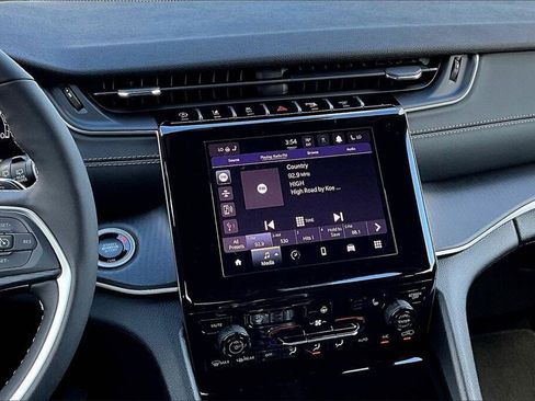 New 2025 Jeep Grand Cherokee L Altitude image 7