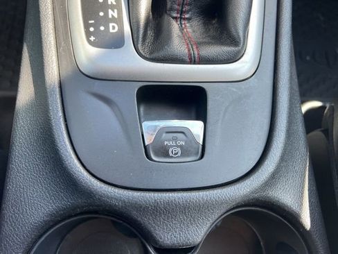 Used 2017 Jeep Cherokee Trailhawk image 24