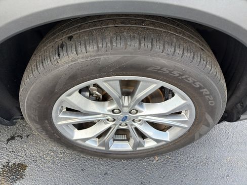Used 2022 Ford Explorer Limited RWD image 11