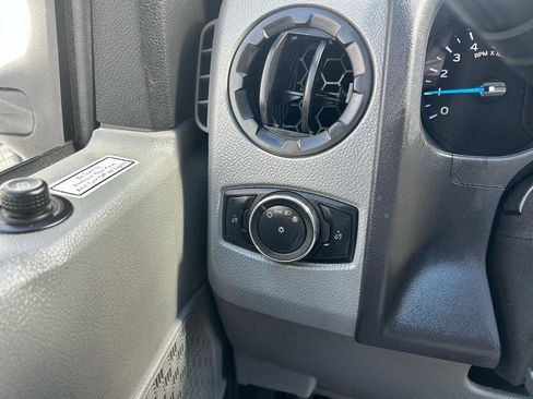 Used 2022 Ford E-350 and Econoline 350 Super Duty image 16