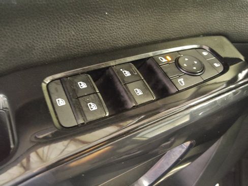 Used 2022 Nissan Pathfinder SV FWD image 27