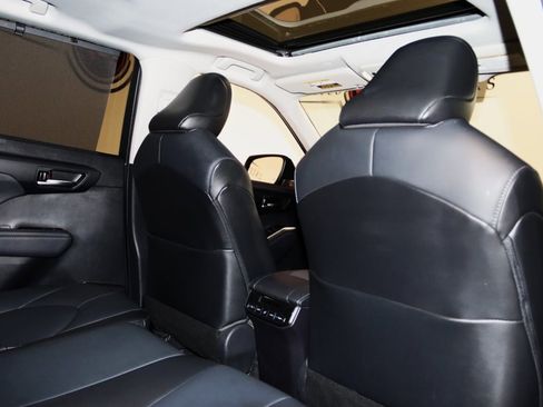 Used 2021 Toyota Highlander XLE image 63