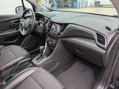 Used 2022 Chevrolet Trax LT w/ Sport Edition image 27