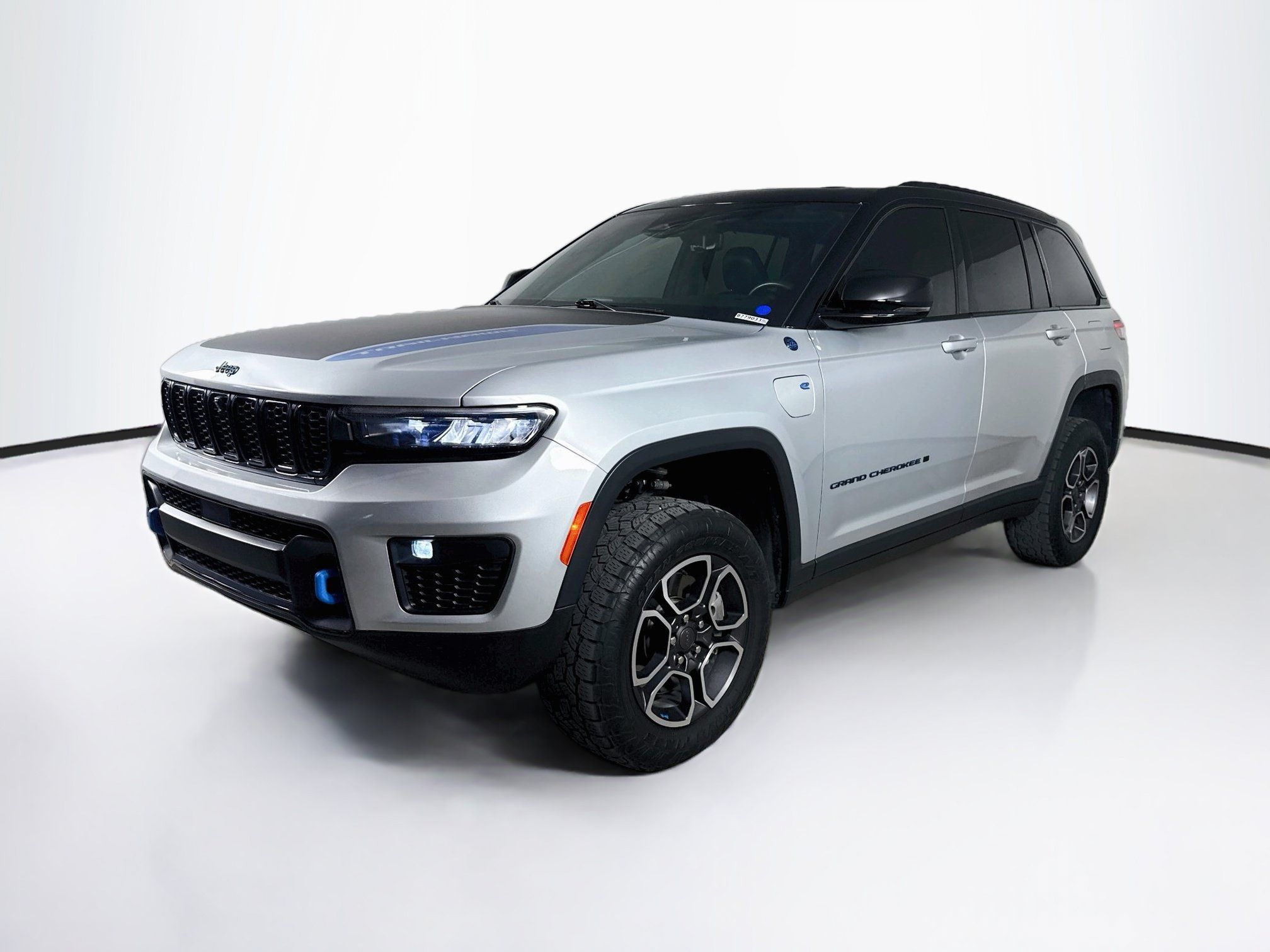 Used 2023 Jeep Grand Cherokee Trailhawk w/ Luxury Tech Group III AWD/4WD image 4