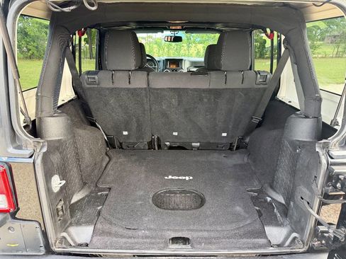 Used 2015 Jeep Wrangler Unlimited Sahara w/ Max Tow Package AWD/4WD image 11