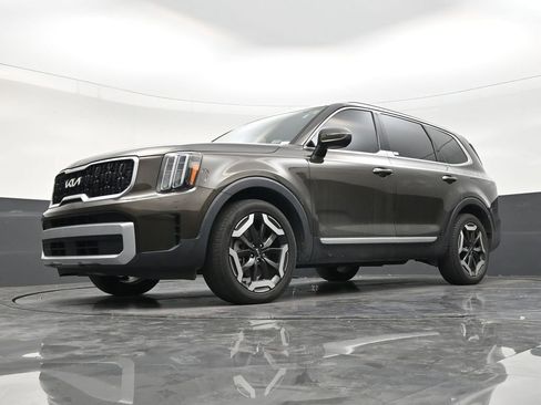 Used 2024 Kia Telluride EX FWD image 20