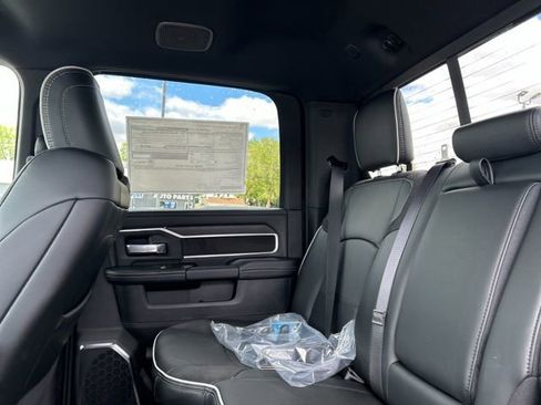 New 2026 RAM 2500 Laramie AWD/4WD image 16