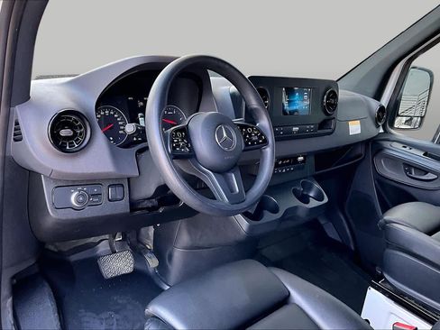 Used 2024 Mercedes-Benz Sprinter 3500 image 18