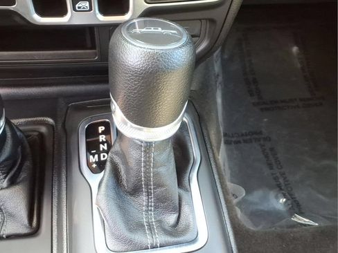 Used 2025 Jeep Gladiator Sport AWD/4WD image 23