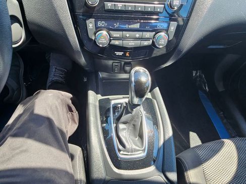 Used 2017 Nissan Rogue Sport SV FWD image 19
