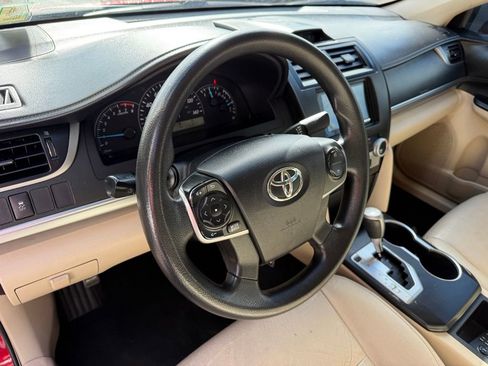 Used 2014 Toyota Camry L image 11