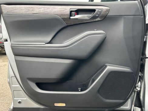 Used 2022 Toyota Highlander Platinum image 22