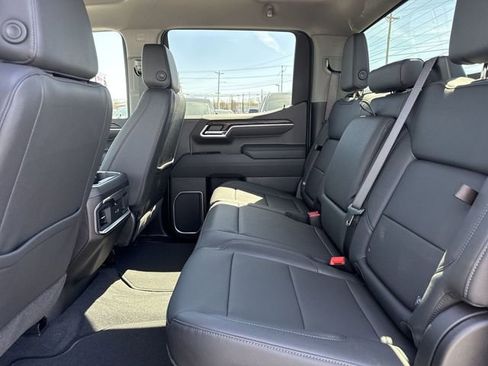 New 2026 GMC Sierra 1500 SLT w/ SLT Premium Package AWD/4WD image 9