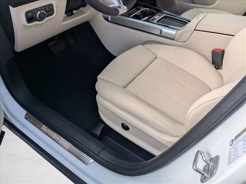 Used 2025 Mercedes-Benz GLB 250 image 4