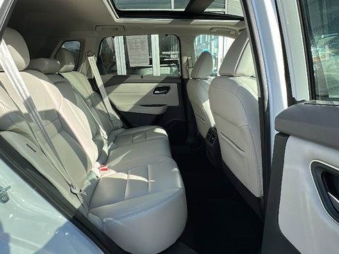 Certified 2021 Nissan Rogue SL w/ Premium Package image 25