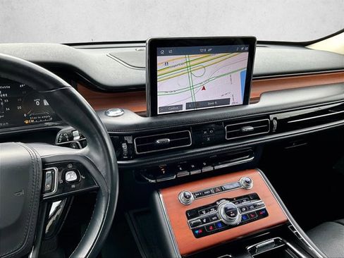 Used 2020 Lincoln Aviator Reserve w/ Equipment Group 201A image 8