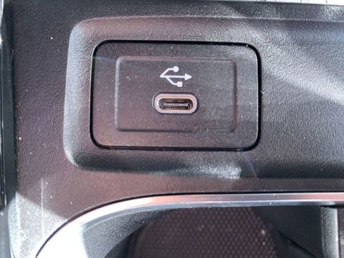 Used 2024 Mercedes-Benz EQB 300 4MATIC image 9