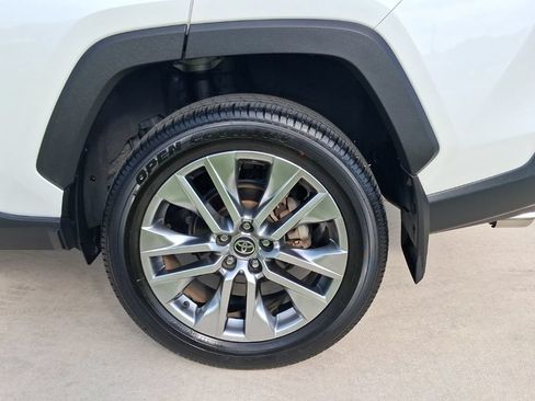 Used 2024 Toyota RAV4 XLE Premium FWD image 4
