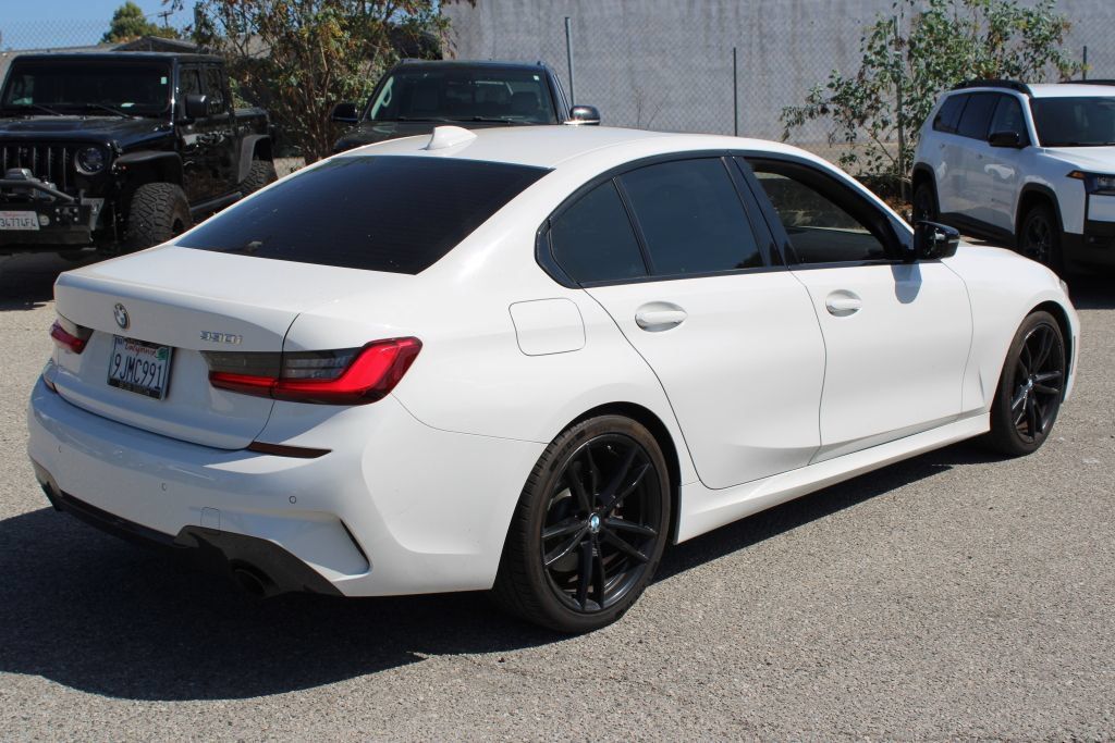 Used 2021 BMW 330i Sedan w/ M Sport Package RWD image 4