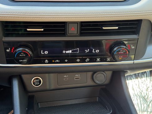 Used 2023 Nissan Rogue SV w/ SV Premium B Package FWD image 25