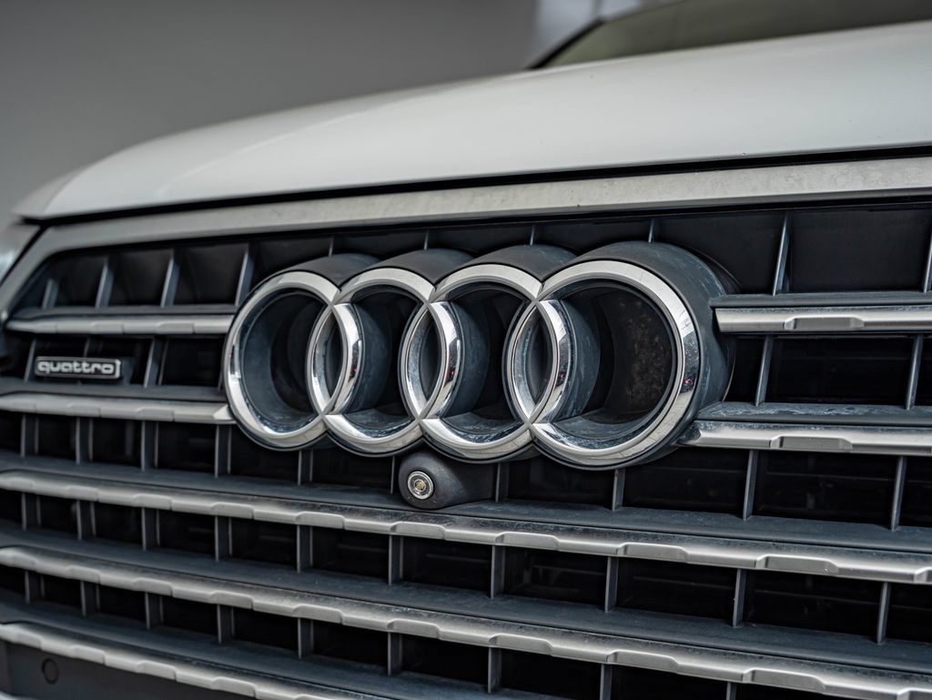 Used 2017 Audi Q7 3.0T Prestige AWD/4WD image 12