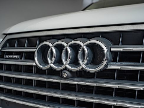 Used 2017 Audi Q7 3.0T Prestige AWD/4WD image 12
