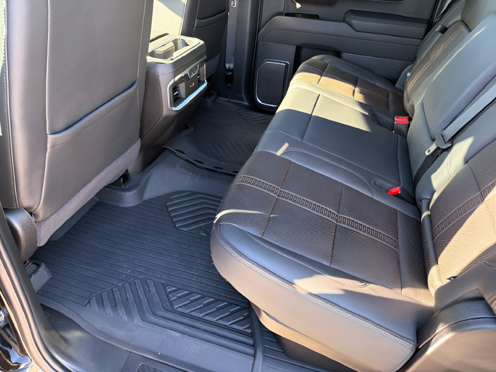 Used 2025 Chevrolet Silverado 1500 High Country w/ Technology Package AWD/4WD image 34
