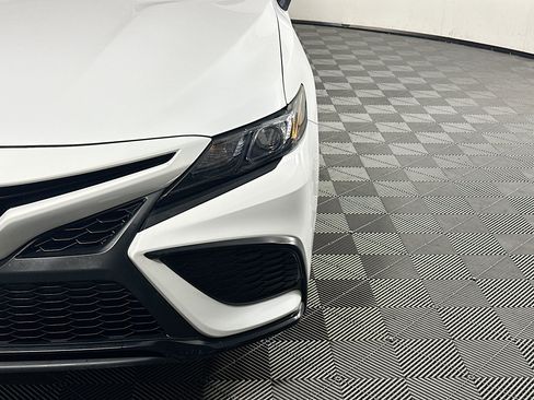 Used 2023 Toyota Camry SE w/ Audio Upgrade Package FWD image 9