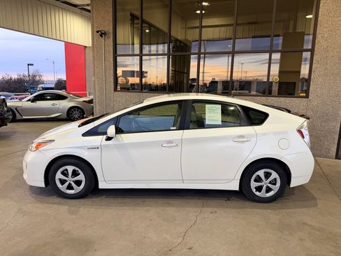 Used 2015 Toyota Prius Three image 2