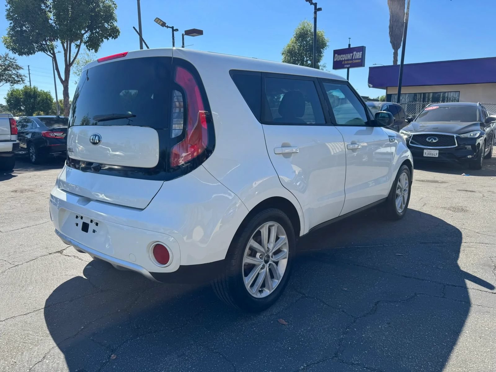 Used 2018 Kia Soul + FWD image 4