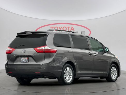 Used 2017 Toyota Sienna XLE w/ XLE Navigation Package image 3