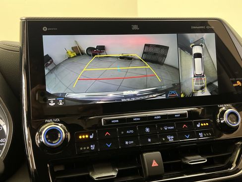 Used 2021 Toyota Highlander Platinum image 17