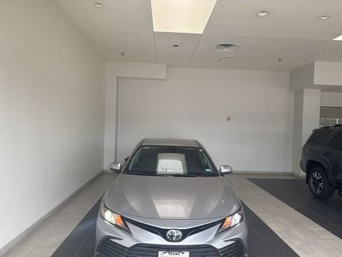 Used 2022 Toyota Camry LE image 3