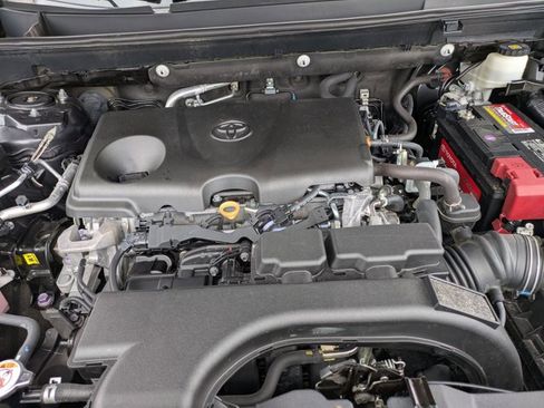 Used 2021 Toyota RAV4 XLE FWD image 21