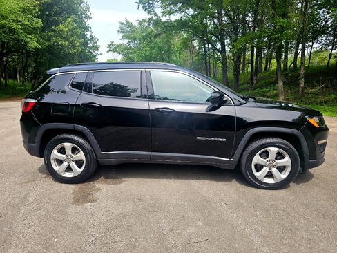 Used 2017 Jeep Compass Latitude w/ Popular Equipment Group image 4