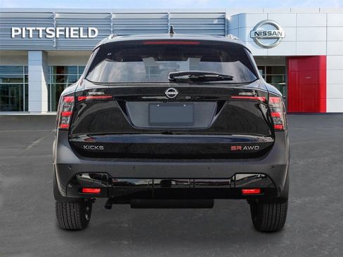New 2025 Nissan Kicks SR image 5