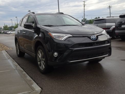Used 2017 Toyota RAV4 Limited w/ Advanced Technology Package AWD/4WD image 7