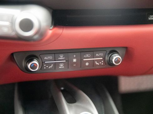 Used 2020 Ferrari 812 Superfast RWD image 14