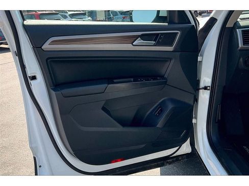 Used 2021 Volkswagen Atlas SE image 23