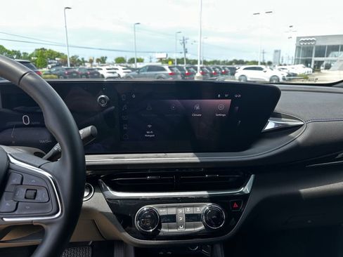 Used 2025 Buick Envista Sport Touring w/ Convenience II Package FWD image 13