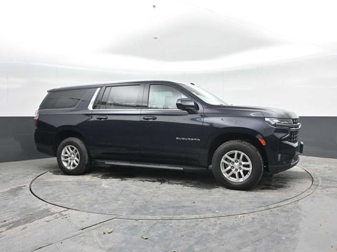 Used 2022 Chevrolet Suburban LS AWD/4WD image 3