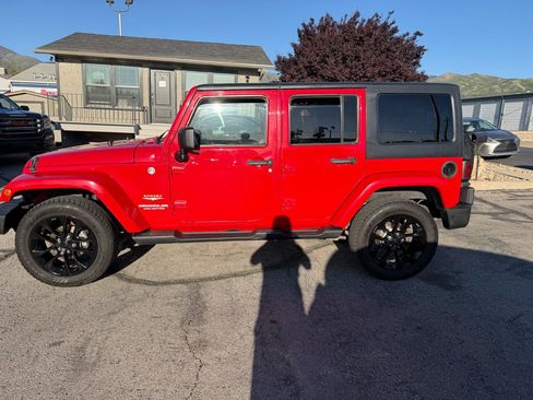 Used 2012 Jeep Wrangler Unlimited Sahara w/ Connectivity Group AWD/4WD image 8